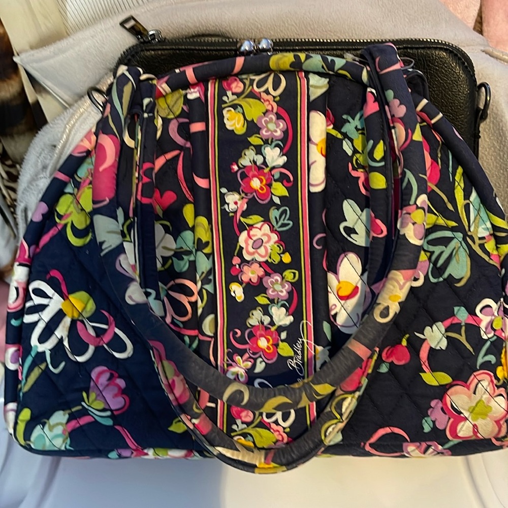 Vera Bradley dome twist lock bag with 3 compartments